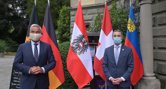 Begrüßung von Stv. Ministerpräsident Thomas Strobl durch schweizer Außenminister Ignazio Cassis  in Kreuzlingen.