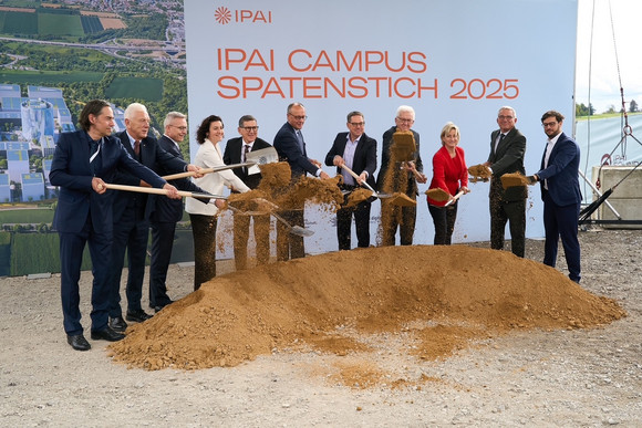 Bundesregierung Antrittsbesuch von Bundeskanzler Friedrich Merz in Baden-Württemberg Spatenstich IPAI Campus