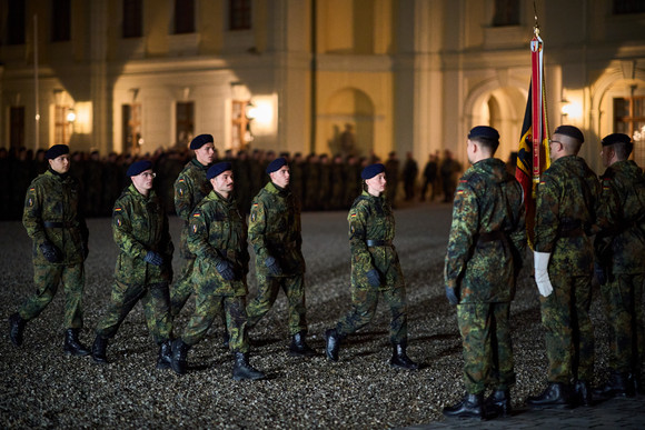Öffentliches Gelöbnis der Bundeswehr im Schlosshof in Ludwigsburg