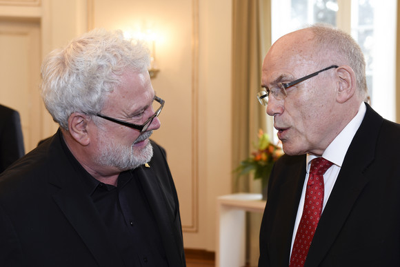 Auszeichnung Bundesverdienstkreuz 1. Klasse für Rudolf Böhmler Staatsminister Klaus-Peter Murawski (l.) und Staatssekretär a. D. Dr. Rudolf Böhmler (r.) (Foto: Staatsministerium Baden-Württemberg)