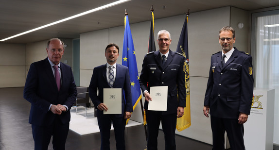 Innenstaatssekretär Wilfried Klenk, Leitender Kriminaldirektor Jochen Katzmann, Leitender Polizeidirektor Jürgen von Massenbach-Bardt, Landespolizeidirektor Martin Feigl