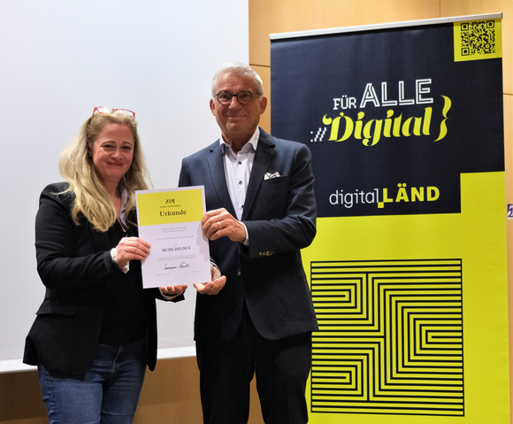 Übergabe von Breitbandförderbescheiden