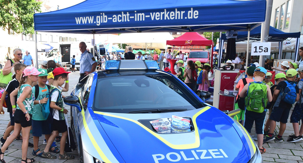 Informationsstände beim Landes-Tag zur Verkehrssicherheit in Offenburg.