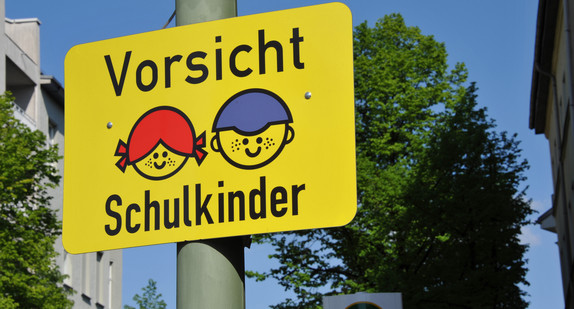 Vorsicht Schulkinder bei Schulbeginn