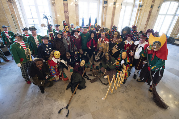Fastnacht Närrischer Staatsempfang der Landesregierung Gruppenbild mit der Vereinigung Schwäbisch-Alemannischer Narrenzünfte (Bild: Staatsministerium Baden-Württemberg)