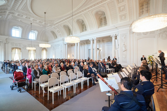 Erste Einbürgerungsfeier des Landes Baden-Württemberg am 27. November 2017 im Neuen Schloss in Stuttgart. Fotograf Steffen Schmid. 