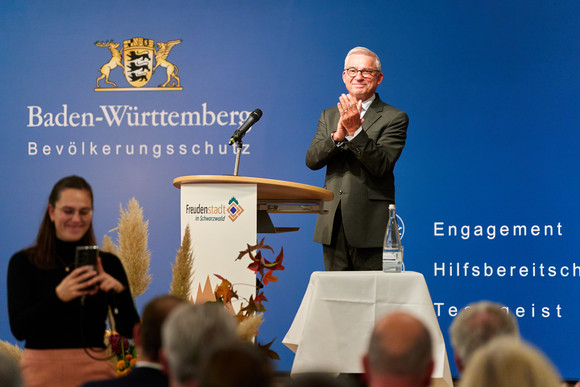 Übergabe der Auszeichnung für ehrenamtsfreundliche Arbeitgeber im Bevölkerungsschutz im Kur- und Kongresszentrum in Freudenstadt