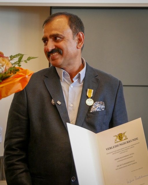 Verleihung der Rettungsmedaille an Muhammad Afzal
