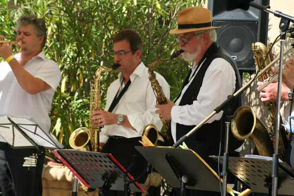 PARKÖFFNUNG Jazz im Park der Villa Reitzenstein Die FESSHBAND beim Jazzkonzert im Park der Villa Reitzenstein