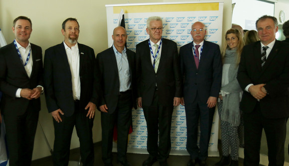 DELEGATIONSREISE Reise nach Israel und in die Palästinensischen Gebiete Gruppenbild mit Ministerpräsident Winfried Kretschmann (M.) beim Softwarehersteller SAP