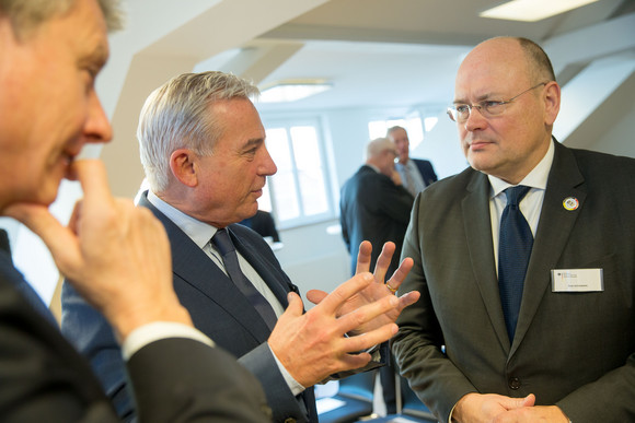 BSI-Präsident Arne Schönbohm und Minister Thomas Strobl eröffnen das BSI-Verbindungsbüro Süd in Stuttgart.