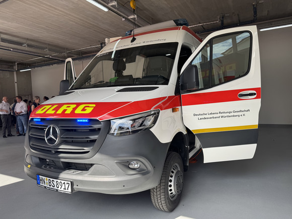 Bevölkerungsschutz Übergabe des neuen Einsatzleitwagens für die DLRG Übergabe des neuen Einsatzleitwagens für die DLRG