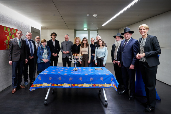 Entzündung der Chanukka-Kerzen am 11.12.2023: Gruppenbild 