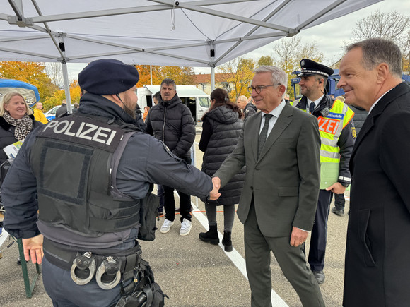 Polizei Erste zentrale Vereidigungsfeier der Polizei Baden-Württemberg Zentrale Vereidigungsfeier