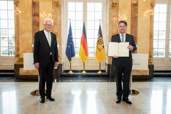 Regierungsbildung Neue Landesregierung Ministerpräsident Winfried Kretschmann (l.) und Manne Lucha (r.), Minister für Soziales, Gesundheit und Integration