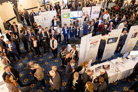 Konferenz Zwischenbilanz des Forums Gesundheitsstandort Teilnehmerinnen und Teilnehmer des Forums Gesundheitsstandort (Bild: Staatsministerium Baden-Württemberg)