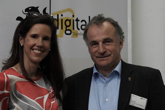 CIO Stefan Krebs mit der Moderatorin des Abends Corinna Egerer