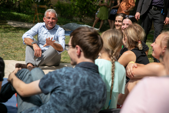 Beteiligung #EINMISCHEN: ZU HÖREN – ZUHÖREN Minister Thomas Strobl (l.) im Gespräch
