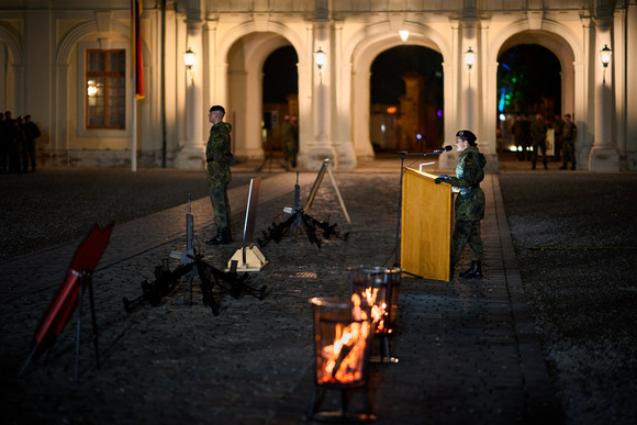 Öffentliches Gelöbnis der Bundeswehr im Schlosshof in Ludwigsburg