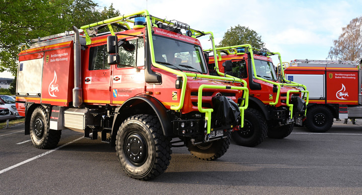 Übergabe Tanklöschfahrzeuge Waldbrand