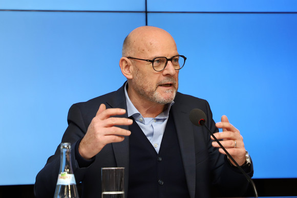 PRESSEKONFERENZ Straßenbau 2018 erneut auf Rekordniveau Verkehrsminister Winfried Hermann (Bild: Staatsministerium Baden-Württemberg)