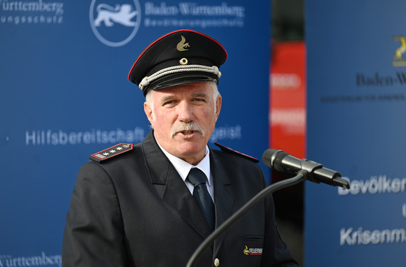 Übergabe neue Tanklöschfahrzeuge Waldbrand für Feuerwehren