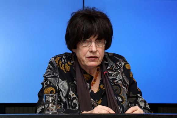 Pressekonferenz Land startet Europadialog Staatsrätin für Zivilgesellschaft und Bürgerbeteiligung Gisela Erler