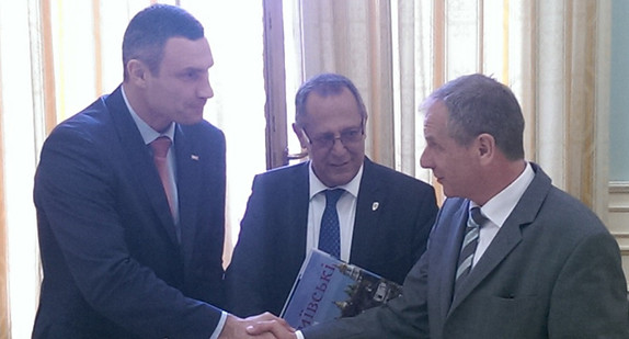 Vitali Klitschko, Bürgermeister der Stadt Kiew, Walter Heiler, Vorsitzender des Innenausschusses, und Innenminister Reinhold Gall (von links).