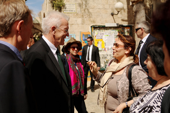 DELEGATIONSREISE Reise nach Israel und in die Palästinensischen Gebiete Ministerpräsident Winfried Kretschmann (l.) im Gespräch in der Altstadt von Jerusalem