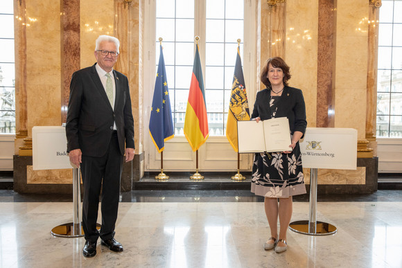 Regierungsbildung Neue Landesregierung Ministerpräsident Winfried Kretschmann (l.) und Dr. Gisela Splett (r.), Staatssekretärin im Ministerium für Finanzen