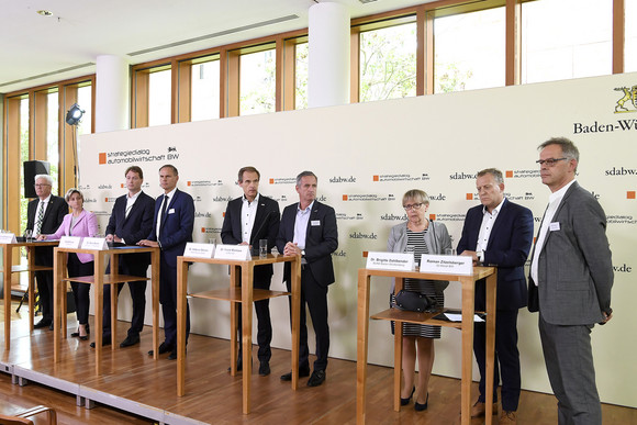 Mobilität Jahresveranstaltung Strategiedialog Automobilwirtschaft BW in Berlin Pressekonferenz (Bild: © e-mobil BW / Studio KD Busch)