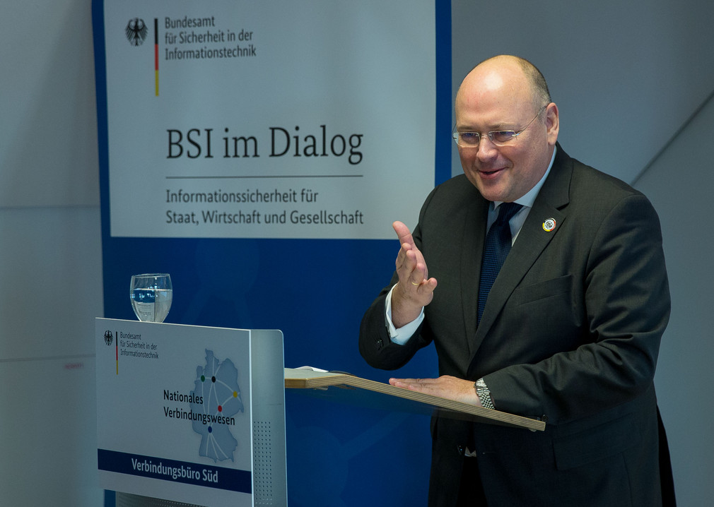 BSI-Präsident Arne Schönbohm hält eine Rede bei der Eröffnung des BSI-Verbindungsbüro Süd.