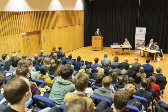 Auslandsreise Delegationsreise nach Schottland und England Ministerpräsident Winfried Kretschmann bei seiner Rede an der University of Oxford
