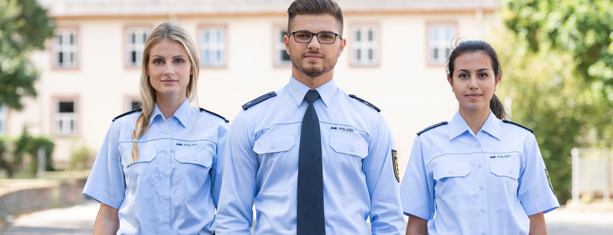 Junge Polizeibeamtinnen und -beamte. Quelle: Polizei Baden-Württemberg