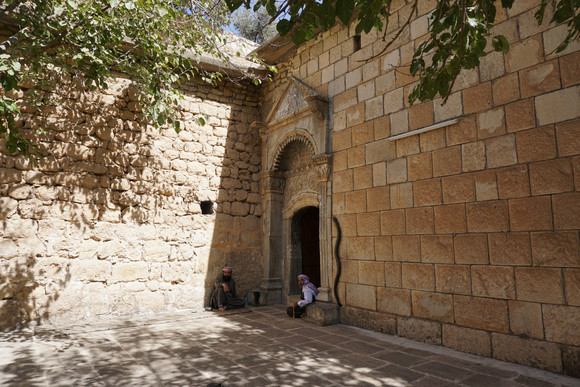 Entwicklungshilfe Hilfsprojekte im Nordirak Zentrales Heiligtum der Yeziden in Lalish
