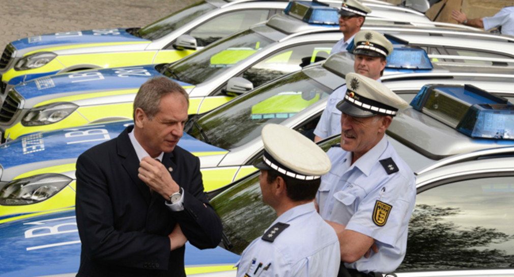 Innenminister Reinhold Gall bei der Präsentation des neuen Signaltons YELP und des roten Blitzlichts FLASHER. Quelle: Polizei Baden-Württemberg