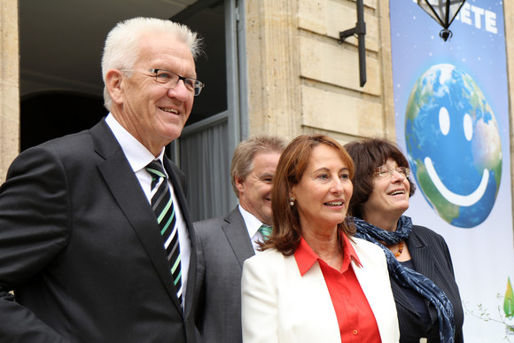 Ausland Delegationsreise nach Frankreich v.l.n.r.: Ministerpräsident Winfried Kretschmann, Umweltminister Franz Untersteller, die französische Umweltministerin Ségolène Royal und Staatsrätin Gisela Erler