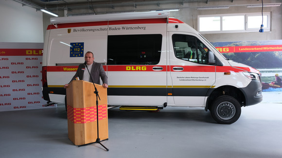 Bevölkerungsschutz Übergabe des neuen Einsatzleitwagens für die DLRG Übergabe des neuen Einsatzleitwagens für die DLRG