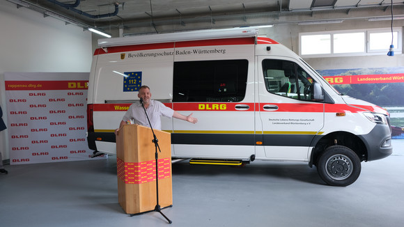 Bevölkerungsschutz Übergabe des neuen Einsatzleitwagens für die DLRG Übergabe des neuen Einsatzleitwagens für die DLRG