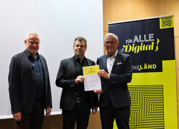 Übergabe von Breitbandförderbescheiden