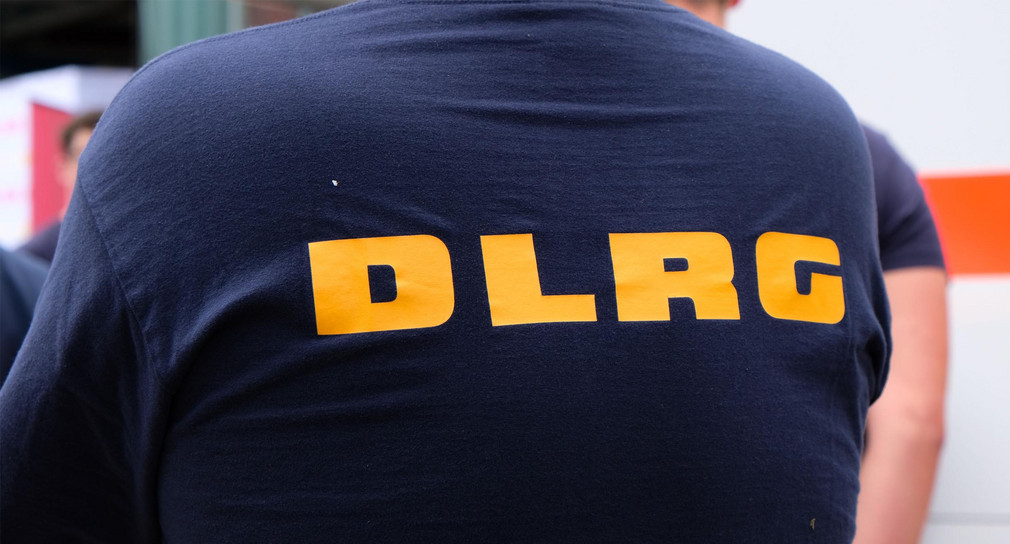 Übergabe Gerätewagen DLRG