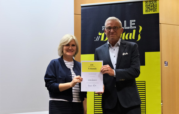 Übergabe von Breitbandförderbescheiden