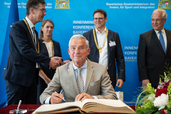 Innenministerkonferenz Frühjahrssitzung der Innenministerkonferenz 2022 Frühjahrssitzung der Innenministerkonferenz 2022 in Würzburg