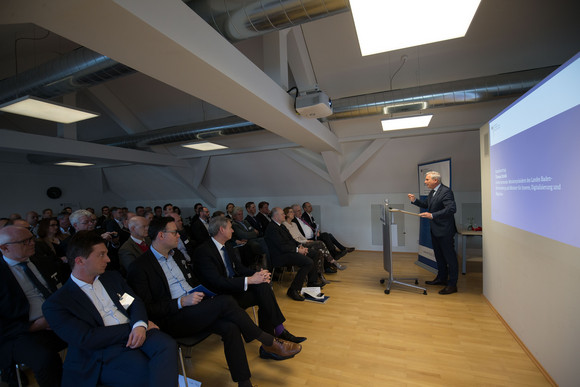 Minister Thomas Strobl hält eine Rede bei der Eröffnung des BSI-Verbindungsbüro Süd in Stuttgart.