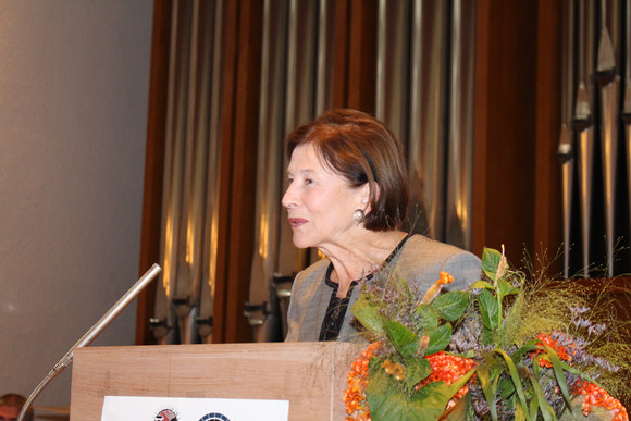 Eva Luise Köhler, Schirmherrin des Benefizkonzerts, bei ihrer Ansprache.