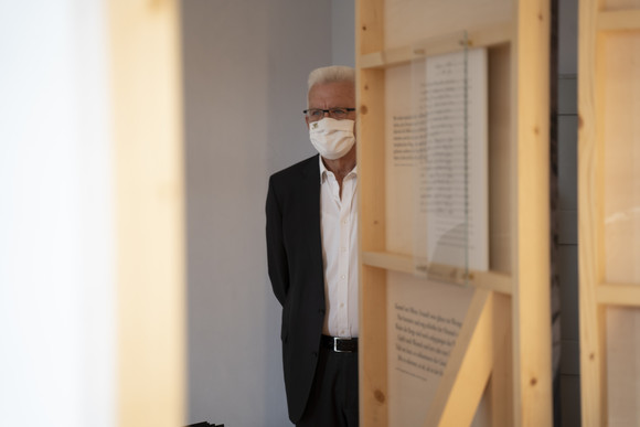 Sommertour Rückblick auf die Sommertour Ministerpräsident Winfried Kretschmann hat im Rahmen seiner Sommertour das Hölderlinhaus in Lauffen am Neckar besucht.