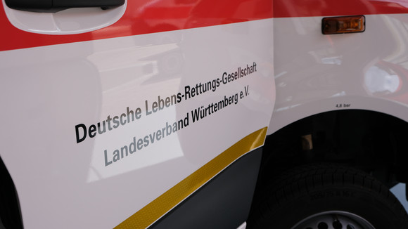 Bevölkerungsschutz Übergabe des neuen Einsatzleitwagens für die DLRG Übergabe des neuen Einsatzleitwagens für die DLRG