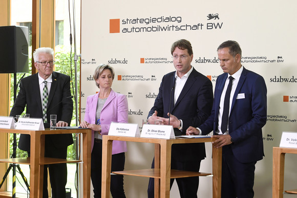 Mobilität Jahresveranstaltung Strategiedialog Automobilwirtschaft BW in Berlin Pressekonferenz (Bild: © e-mobil BW / Studio KD Busch)