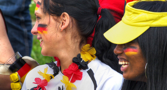 Zwei Fans der Deutschen Nationalmannschaft. Quelle: Fotolia