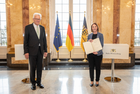 Regierungsbildung Neue Landesregierung Ministerpräsident Winfried Kretschmann (l.) und Sandra Boser (r.), Staatssekretärin im Ministerium für Kultus, Jugend und Sport